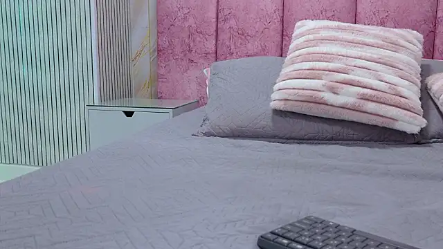 emmacurvy online show from March 4, 2026, 3:03 am