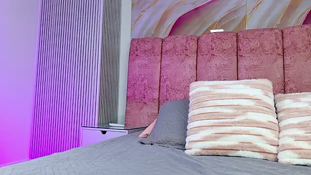 Snapshot of emmacurvy chatting on February 6, 2026, 3:13 am emmacurvy online show from February 6, 2026, 3:13 am