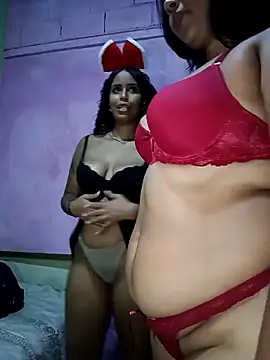 Snapshot of Fernanda30 chatting on March 3, 2026, 5:25 am Fernanda30 online show from March 3, 2026, 5:25 am