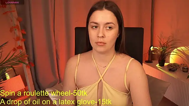 EmiliyaRoude online show from November 28, 2025, 1:22 pm