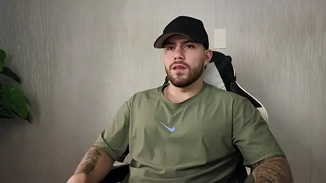 Snapshot of Ades_Lowe chatting on October 24, 2025, 12:04 pm Ades Lowe online show from October 24, 2025, 12:04 pm