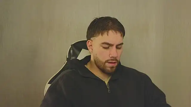 Snapshot of Ades_Lowe chatting on October 26, 2025, 11:32 am Ades Lowe online show from October 26, 2025, 11:32 am