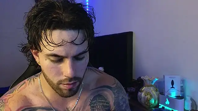 Snapshot of Ades_Lowe chatting on April 1, 2026, 4:58 am Ades Lowe online show from April 1, 2026, 4:58 am