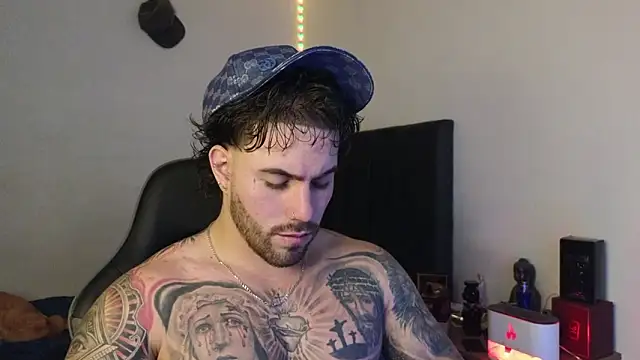 Snapshot of Ades_Lowe chatting on February 4, 2026, 5:41 pm Ades Lowe online show from February 4, 2026, 5:41 pm