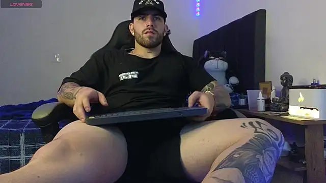 Snapshot of Ades_Lowe chatting on March 6, 2026, 5:35 am Ades Lowe online show from March 6, 2026, 5:35 am