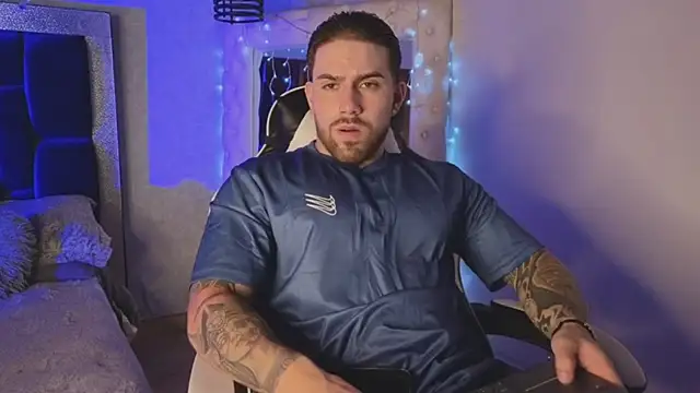 Snapshot of Ades_Lowe chatting on November 10, 2025, 7:30 pm Ades Lowe online show from November 10, 2025, 7:30 pm