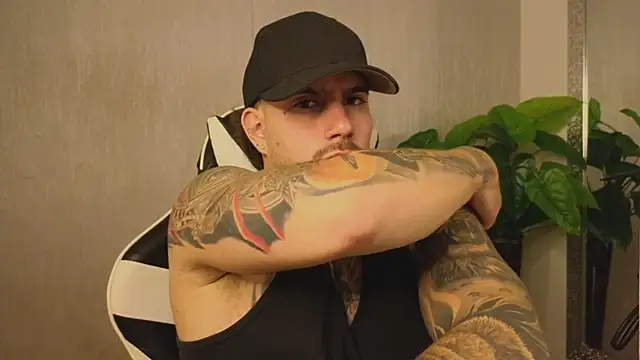 Snapshot of Ades_Lowe chatting on December 21, 2025, 11:45 am Ades Lowe online show from December 21, 2025, 11:45 am