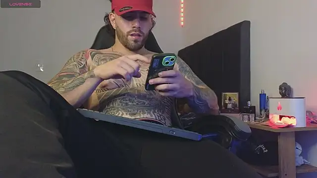 Snapshot of Ades_Lowe chatting on February 14, 2026, 9:15 pm Ades Lowe online show from February 14, 2026, 9:15 pm