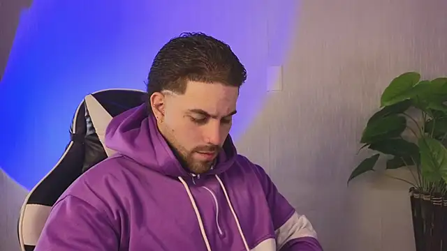 Snapshot of Ades_Lowe chatting on November 26, 2025, 10:37 am Ades Lowe online show from November 26, 2025, 10:37 am