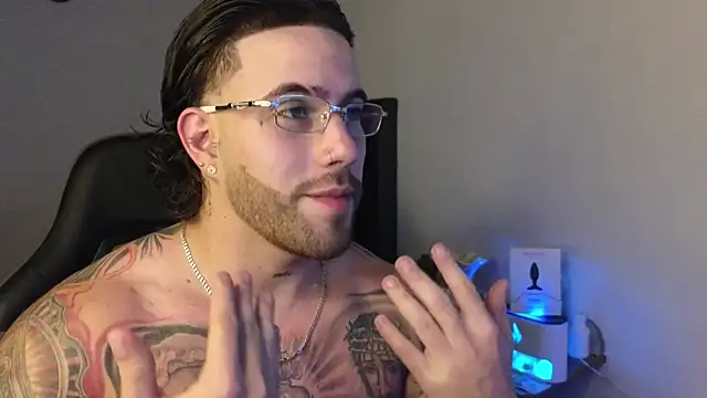 Snapshot of Ades_Lowe chatting on March 31, 2026, 5:53 am Ades Lowe online show from March 31, 2026, 5:53 am