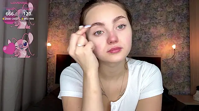 Snapshot of LoraDavi chatting on March 29, 2026, 8:05 am LoraDavi online show from March 29, 2026, 8:05 am