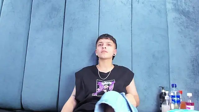 Megan Thompson  online show from March 18, 2026, 2:15 am