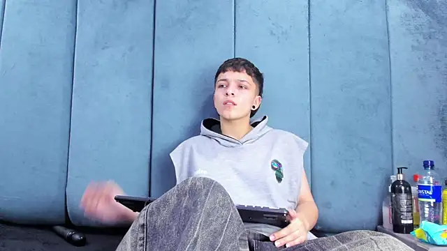 Megan Thompson  online show from March 28, 2026, 2:45 am