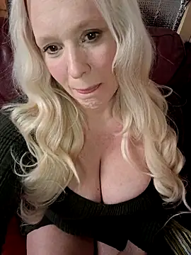 Snapshot of Bouncy-Bella28X chatting on April 20, 2026, 8:28 am Bouncy-Bella28X online show from April 20, 2026, 8:28 am