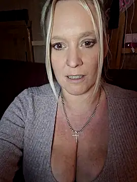 Bouncy-Bella28X online show from December 17, 2025, 12:43 pm