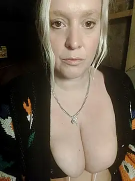 Bouncy-Bella28X online show from September 17, 2025, 7:32 am