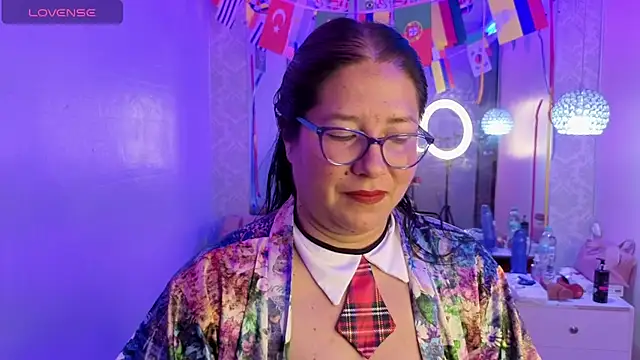 scarlett widow  online show from July 17, 2026, 3:37 am
