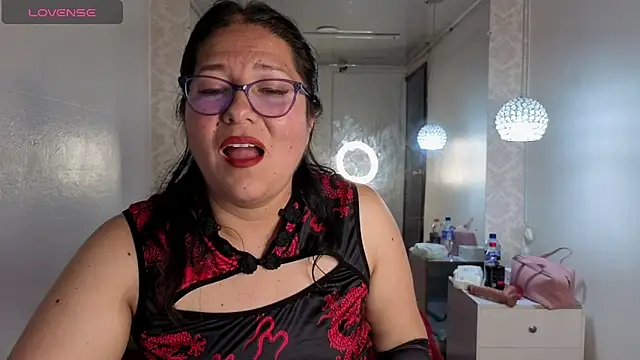 Snapshot of scarlett_widow_ chatting on June 3, 2026, 3:29 am scarlett widow online show from June 3, 2026, 3:29 am