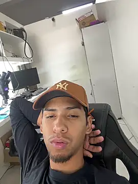 Snapshot of Oqui chatting on March 17, 2026, 5:49 pm Oqui online show from March 17, 2026, 5:49 pm