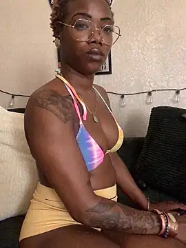 Snapshot of Nova_Devine chatting on June 10, 2026, 6:20 pm Nova Devine online show from June 10, 2026, 6:20 pm