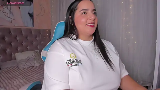 Snapshot of artemisa19 chatting on October 14, 2025, 4:35 am artemisa19 online show from October 14, 2025, 4:35 am