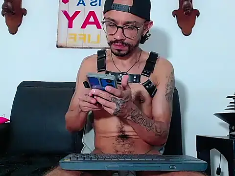 Snapshot of tanshavey chatting on April 13, 2026, 8:35 pm tanshavey online show from April 13, 2026, 8:35 pm