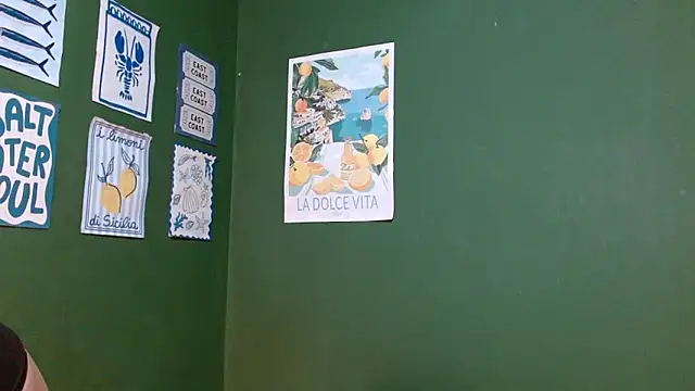 Snapshot of Roxiehood chatting on November 24, 2025, 1:27 am Roxiehood online show from November 24, 2025, 1:27 am