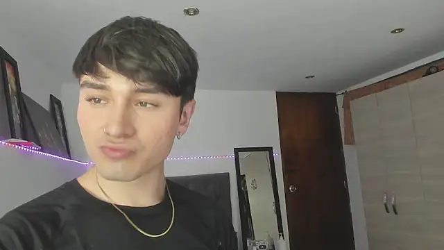 Snapshot of stevve_14 chatting on October 31, 2025, 2:30 am stevve 14 online show from October 31, 2025, 2:30 am