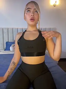 Snapshot of Mia_Roswell chatting on December 17, 2025, 3:00 am Mia Roswell online show from December 17, 2025, 3:00 am