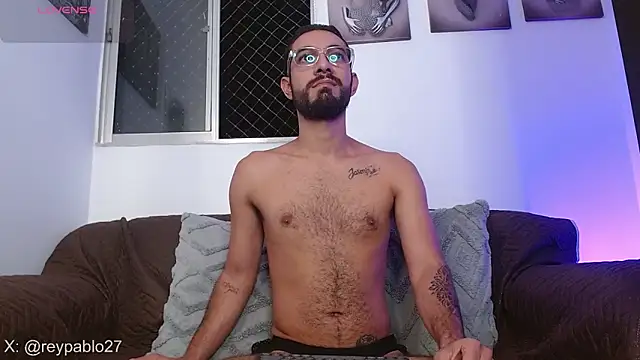 Snapshot of ReyPablo1 chatting on December 15, 2025, 1:44 am ReyPablo1 online show from December 15, 2025, 1:44 am