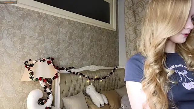 Emma Frosty online show from November 5, 2025, 7:39 pm