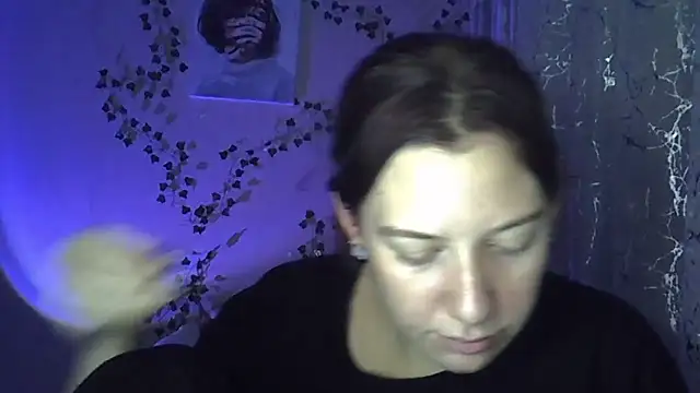 Snapshot of Lily_Ember chatting on November 2, 2025, 6:24 pm Lily Ember online show from November 2, 2025, 6:24 pm