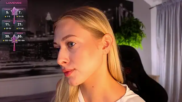 Snapshot of ChristyMarshall chatting on October 2, 2025, 8:01 pm ChristyMarshall online show from October 2, 2025, 8:01 pm