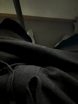 Snapshot of Monsterboy18 chatting on December 3, 2025, 9:47 pm Monsterboy18 online show from December 3, 2025, 9:47 pm