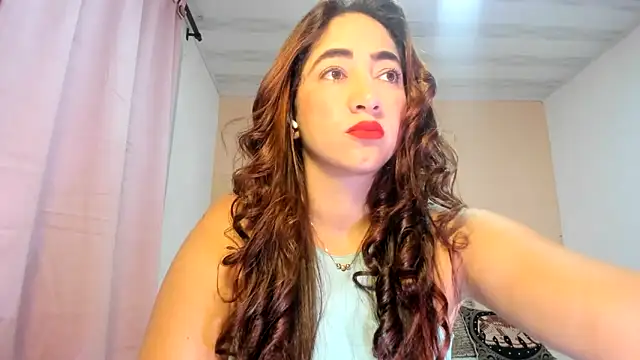 Snapshot of TamiDesire chatting on June 4, 2026, 6:12 pm TamiDesire online show from June 4, 2026, 6:12 pm