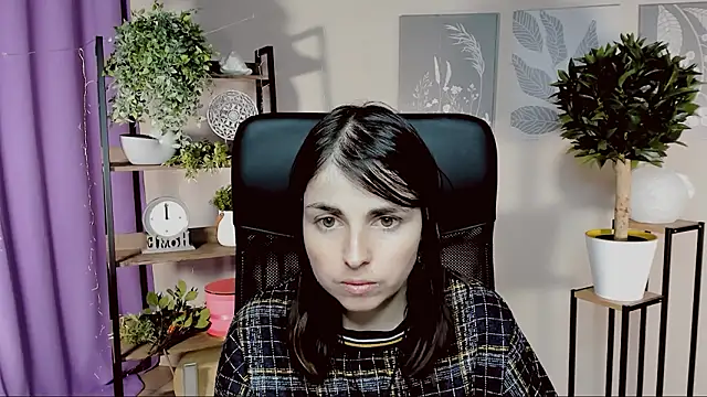 MartaEdams online show from March 10, 2026, 6:28 am