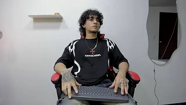 Snapshot of JackesTaylor chatting on November 5, 2025, 5:10 am JackesTaylor online show from November 5, 2025, 5:10 am