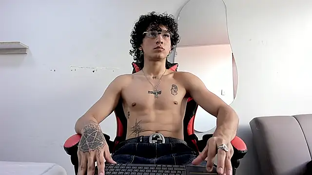 Snapshot of JackesTaylor chatting on November 17, 2025, 4:22 pm JackesTaylor online show from November 17, 2025, 4:22 pm