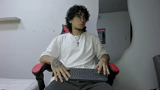 Snapshot of JackesTaylor chatting on November 14, 2025, 4:38 am JackesTaylor online show from November 14, 2025, 4:38 am