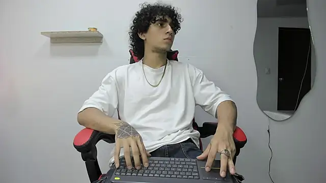 Snapshot of JackesTaylor chatting on November 4, 2025, 4:16 am JackesTaylor online show from November 4, 2025, 4:16 am