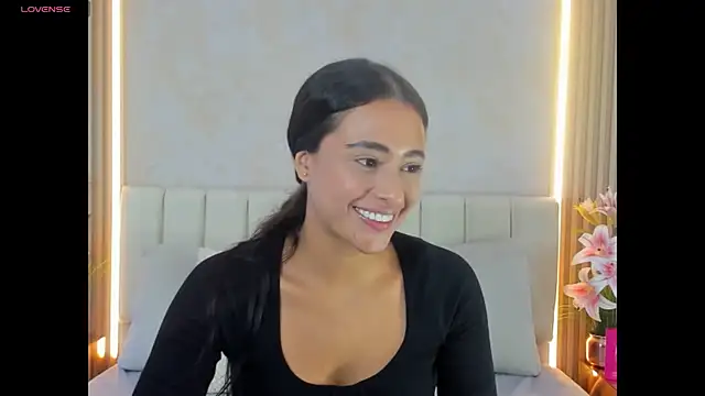 ZOEBARLOWE online show from November 23, 2025, 6:29 pm