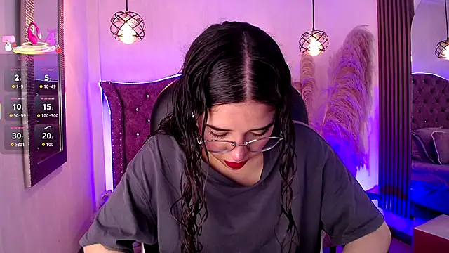 Amara Davis online show from December 1, 2025, 3:40 am