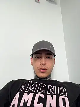 samm4044 online show from April 8, 2026, 4:52 pm