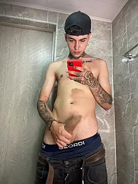 Snapshot of samm4044 chatting on December 15, 2025, 9:53 pm samm4044 online show from December 15, 2025, 9:53 pm