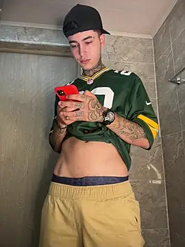 Snapshot of samm4044 chatting on December 14, 2025, 12:28 am samm4044 online show from December 14, 2025, 12:28 am