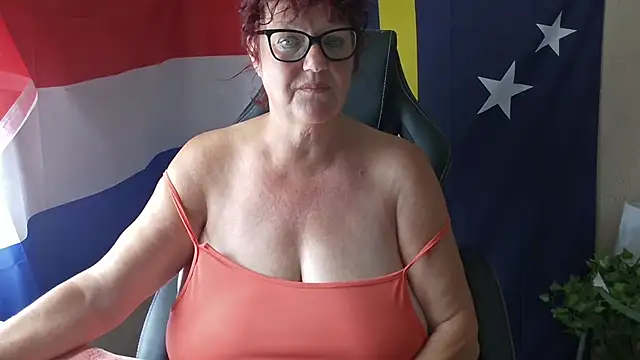 Snapshot of -Curvy- chatting on June 23, 2026, 8:45 am -Curvy- online show from June 23, 2026, 8:45 am
