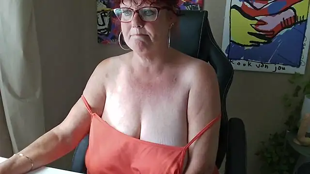 -Curvy- online show from May 31, 2026, 8:53 am