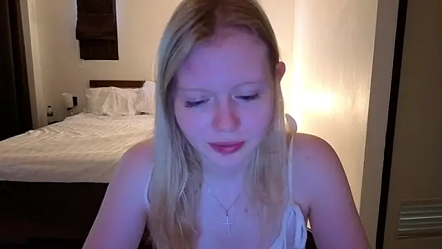 Snapshot of Wendy_228 chatting on July 4, 2026, 3:24 am Wendy 228 online show from July 4, 2026, 3:24 am