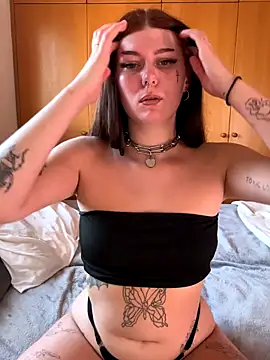 onlyellielosch online show from October 3, 2025, 2:40 pm