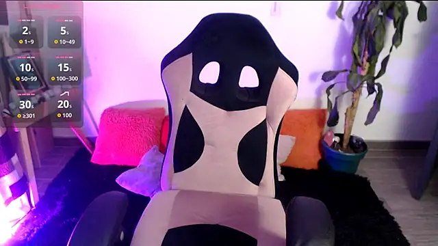 LunaBunny8 online show from December 3, 2025, 1:06 am